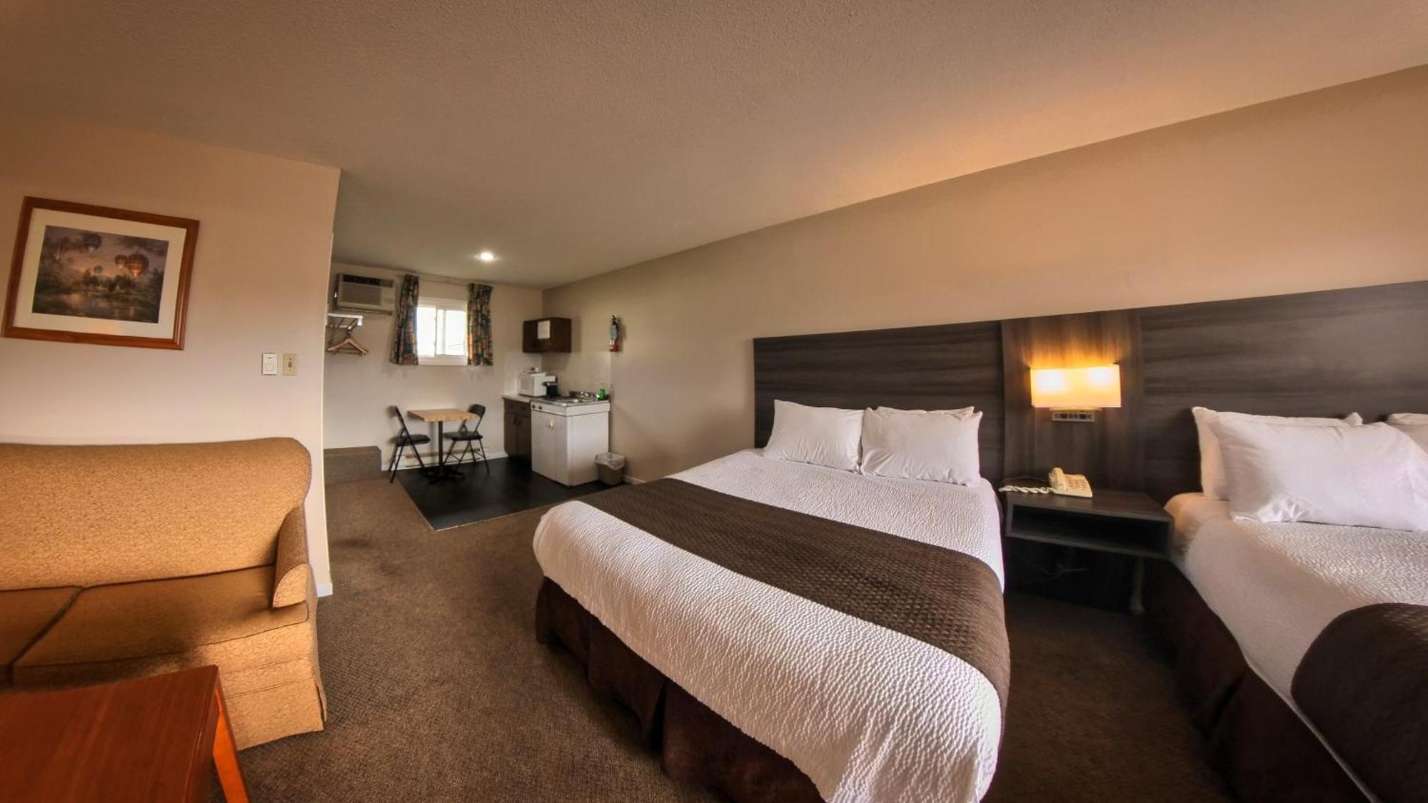 קינקרדין Maple Leaf Inn & Suites מראה חיצוני תמונה