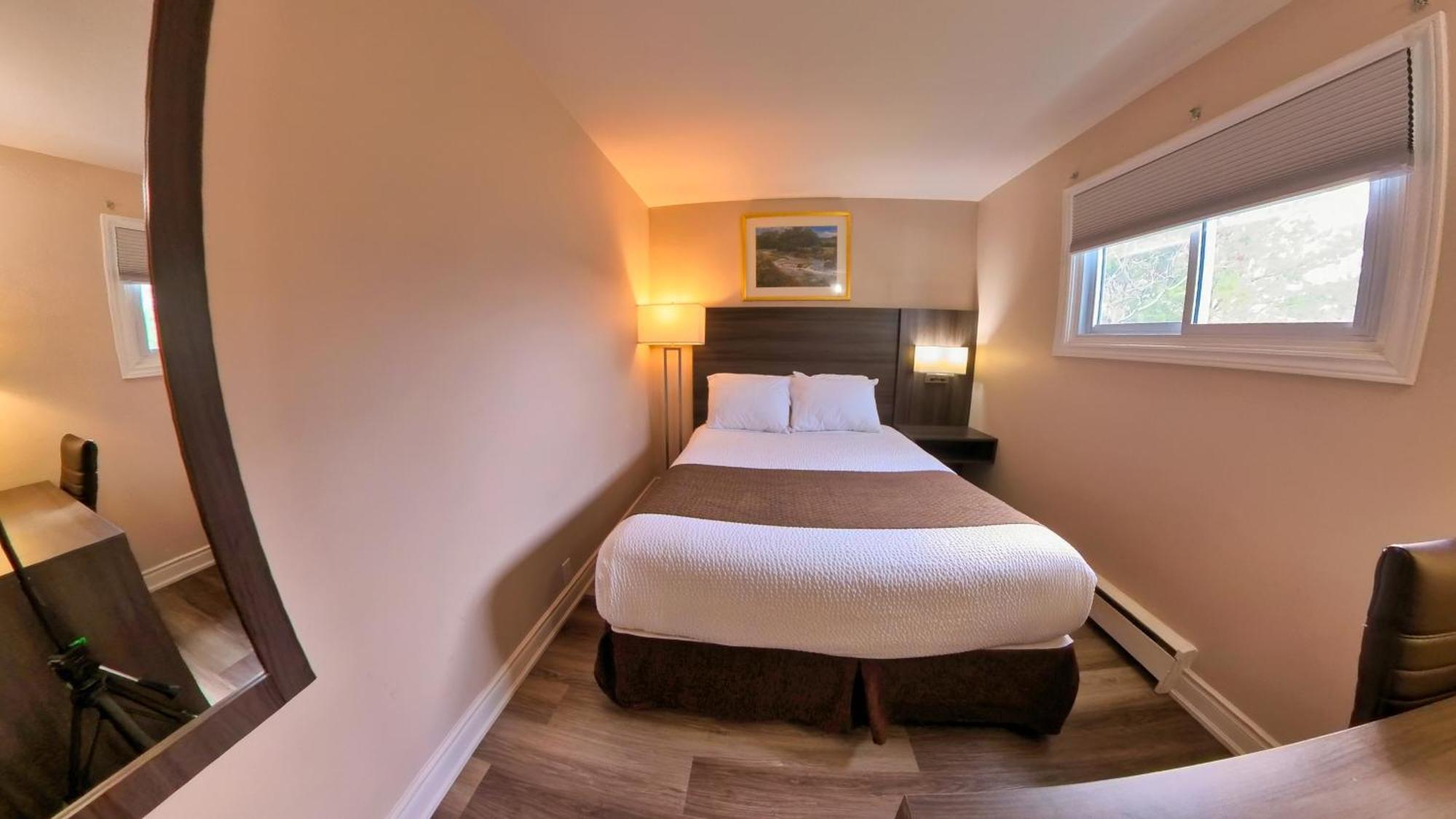 קינקרדין Maple Leaf Inn & Suites מראה חיצוני תמונה