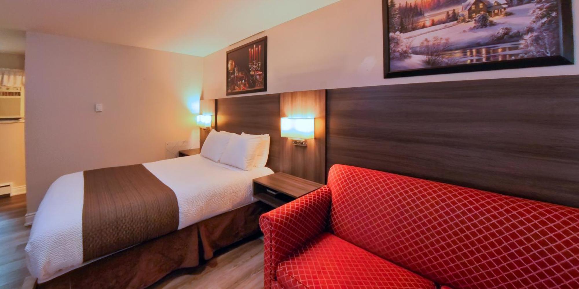 קינקרדין Maple Leaf Inn & Suites מראה חיצוני תמונה